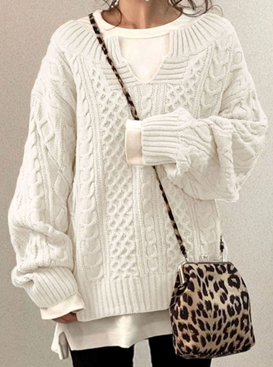 Livia | Oversized V-Neck Cable Knit Sweater