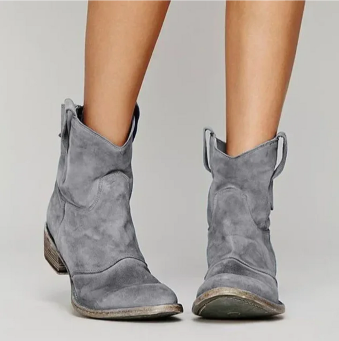 Evie | Elegant suede cowboy boots for a stylish look