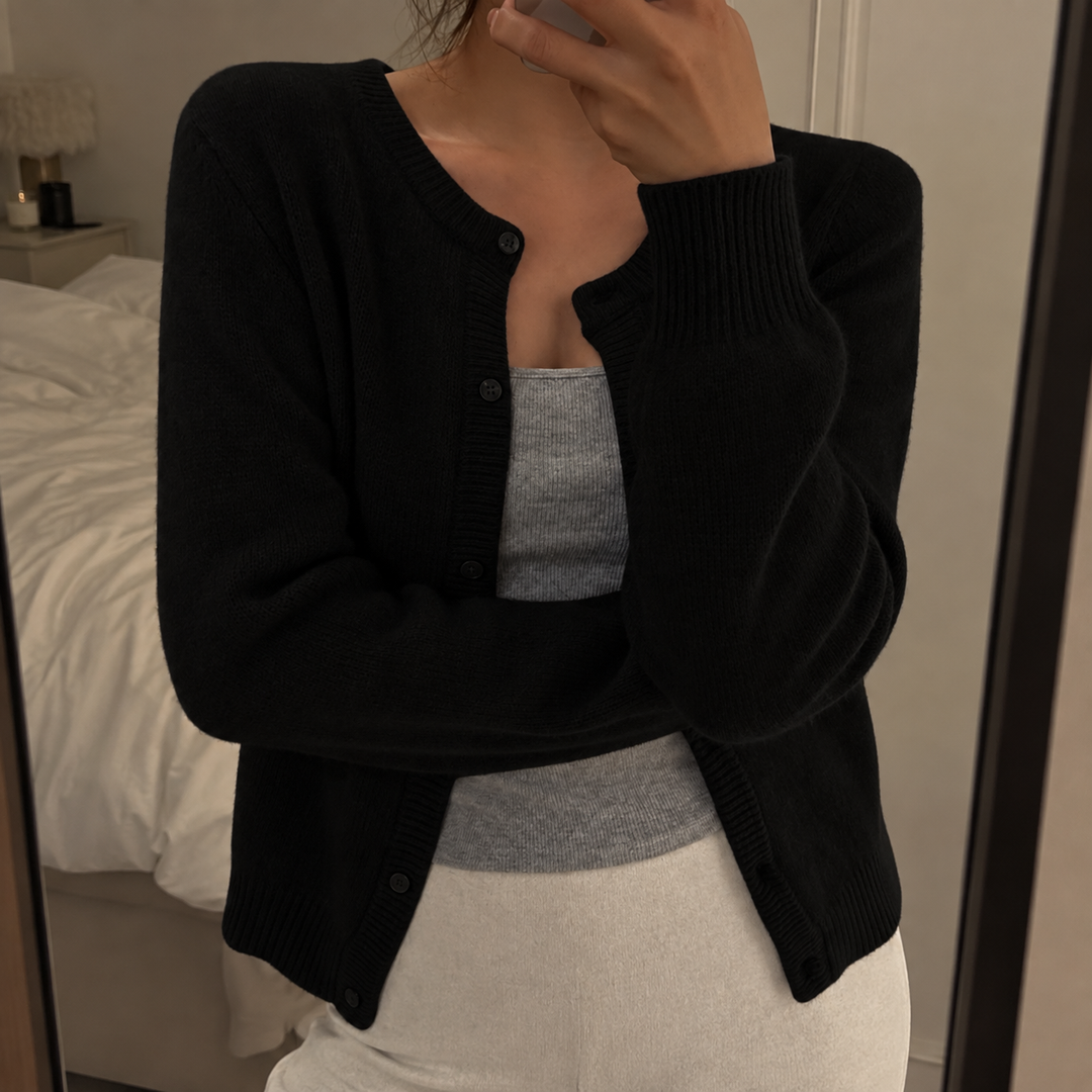 Londyn | Soft Knit Cardigan with Round Neck and Button Front