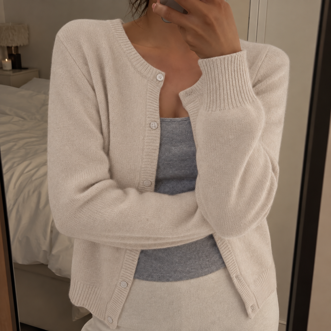 Londyn | Soft Knit Cardigan with Round Neck and Button Front