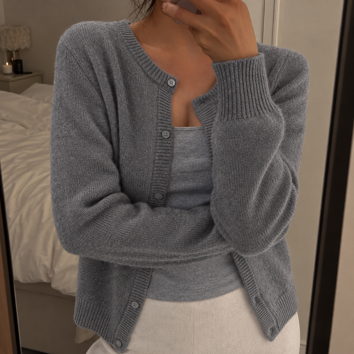 Londyn | Soft Knit Cardigan with Round Neck and Button Front