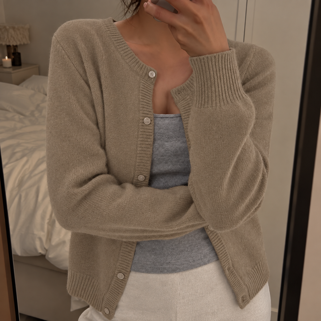 Londyn | Soft Knit Cardigan with Round Neck and Button Front