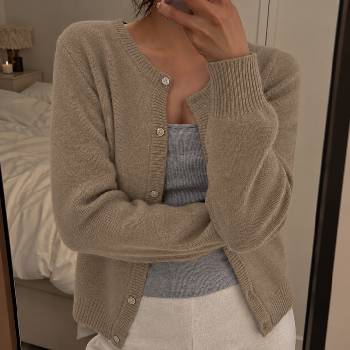 Londyn | Soft Knit Cardigan with Round Neck and Button Front