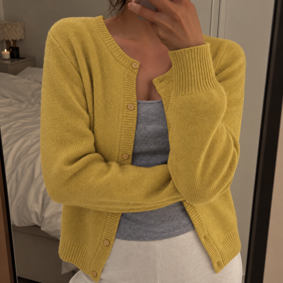 Londyn | Soft Knit Cardigan with Round Neck and Button Front