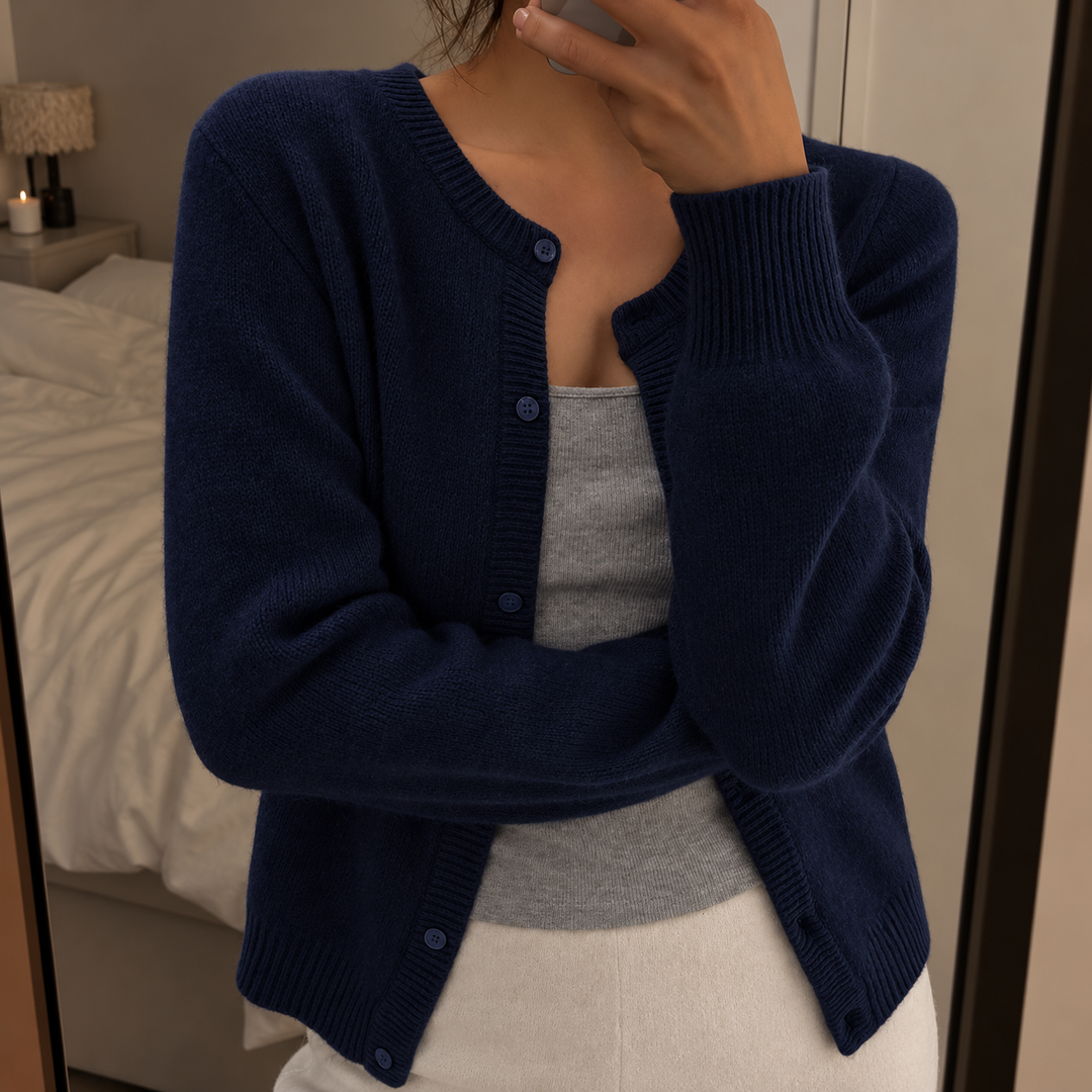 Londyn | Soft Knit Cardigan with Round Neck and Button Front